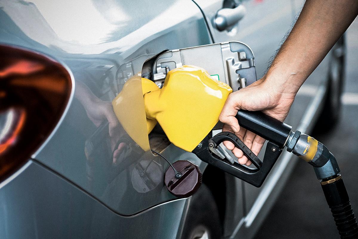 Investidora Lurdes Nicoli explica por que ocorre a variação no preço da gasolina