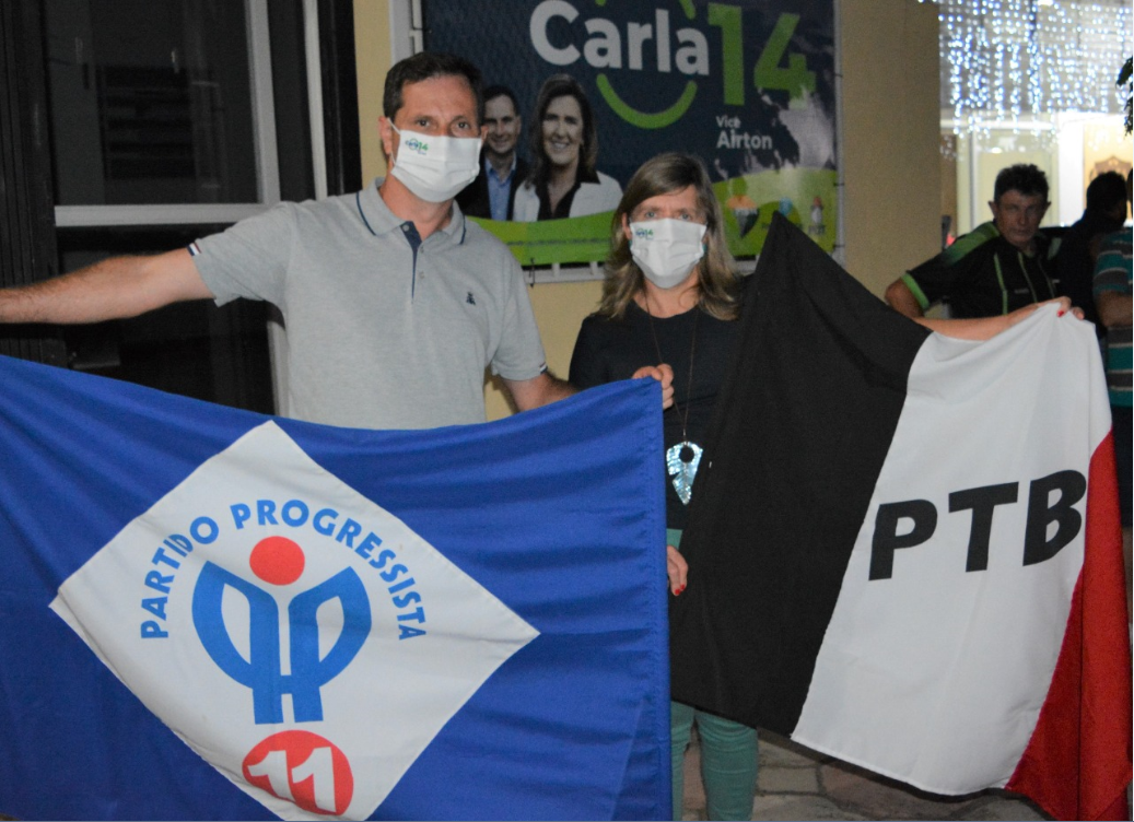 Airton e Carla comemoram a reeleição (Foto: Divulgação)