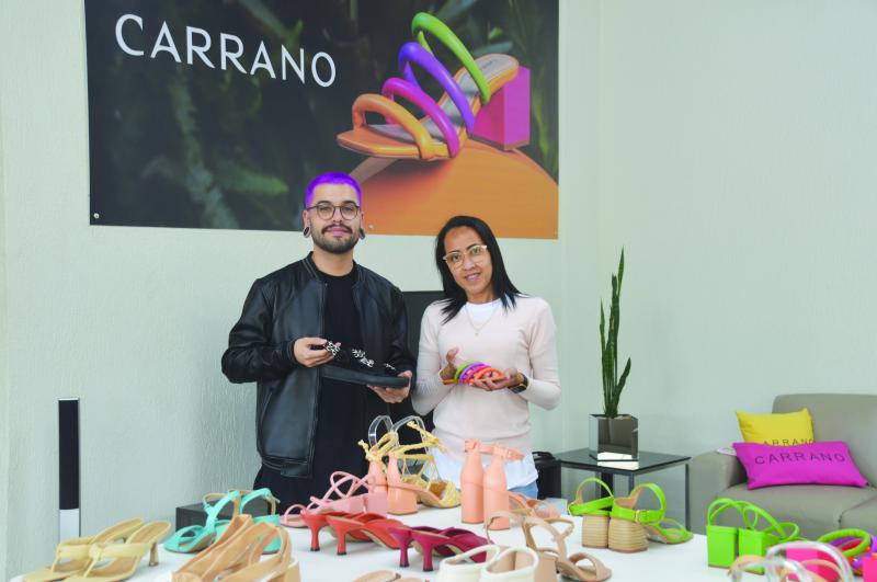 Marcelo Riefel e Tatiane Félix, consultores de vendas da Carrano Store & Outlet
