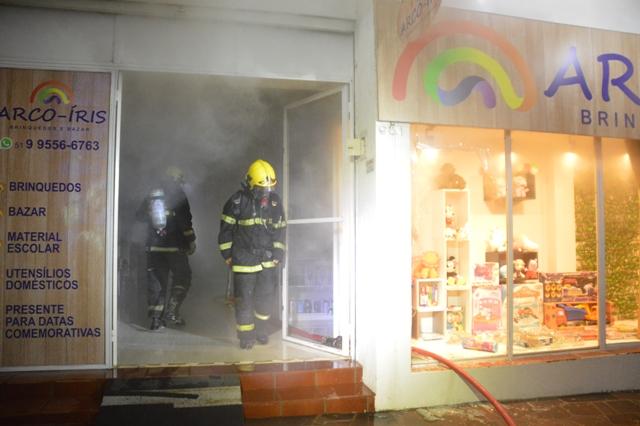 Incêndio ocorreu em loja da Av. São Miguel