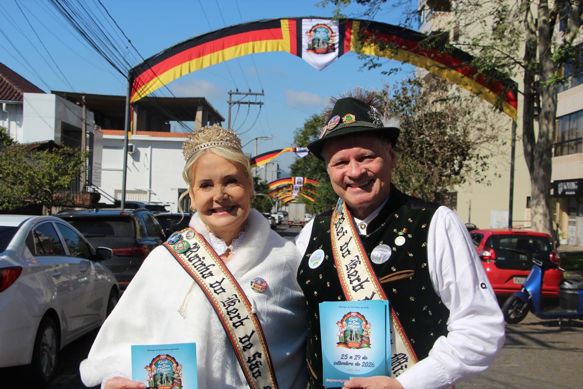 Rainha Carmen e Rei Celso convidam para a festa