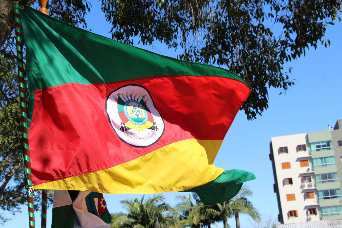 Bandeira do RS já tremula na cidade