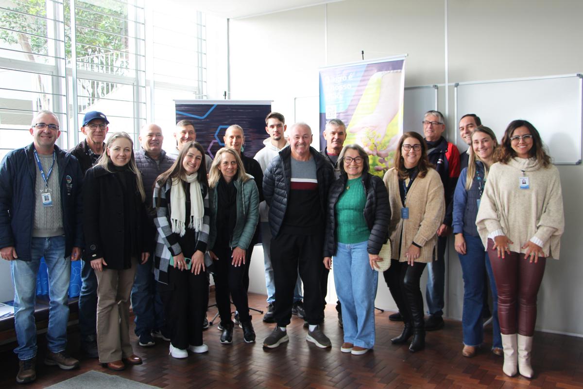 Agricultores familiares e representantes de Banrisul e Emater