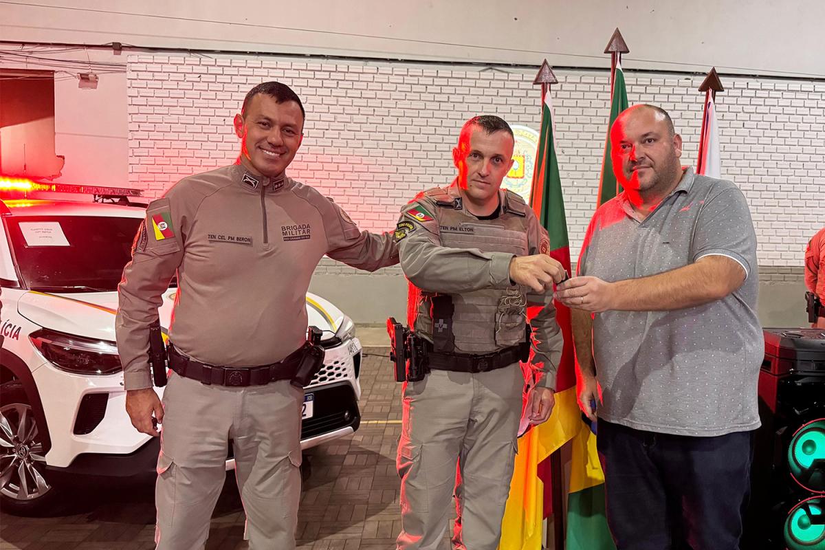 Tenente-coronel Beron, tenente Elton e secretário Carlos (Foto: Divulgação / PMDI) Tenente-coronel Beron, tenente Elton e secretário Carlos (Foto: Divulgação / PMDI)