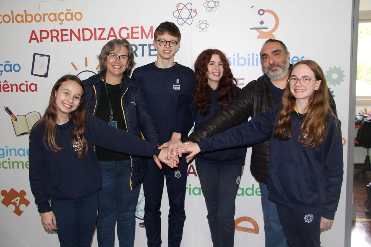 Isabella, Valéria, Davi, Catarina, João Victor e Fernanda 