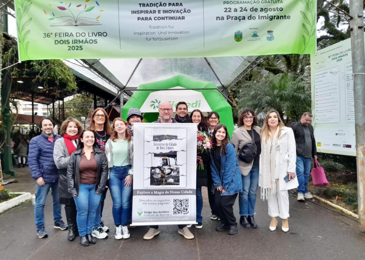 Lançamento ocorreu durante a 36º Feira do Livro Lançamento ocorreu durante a 36º Feira do Livro