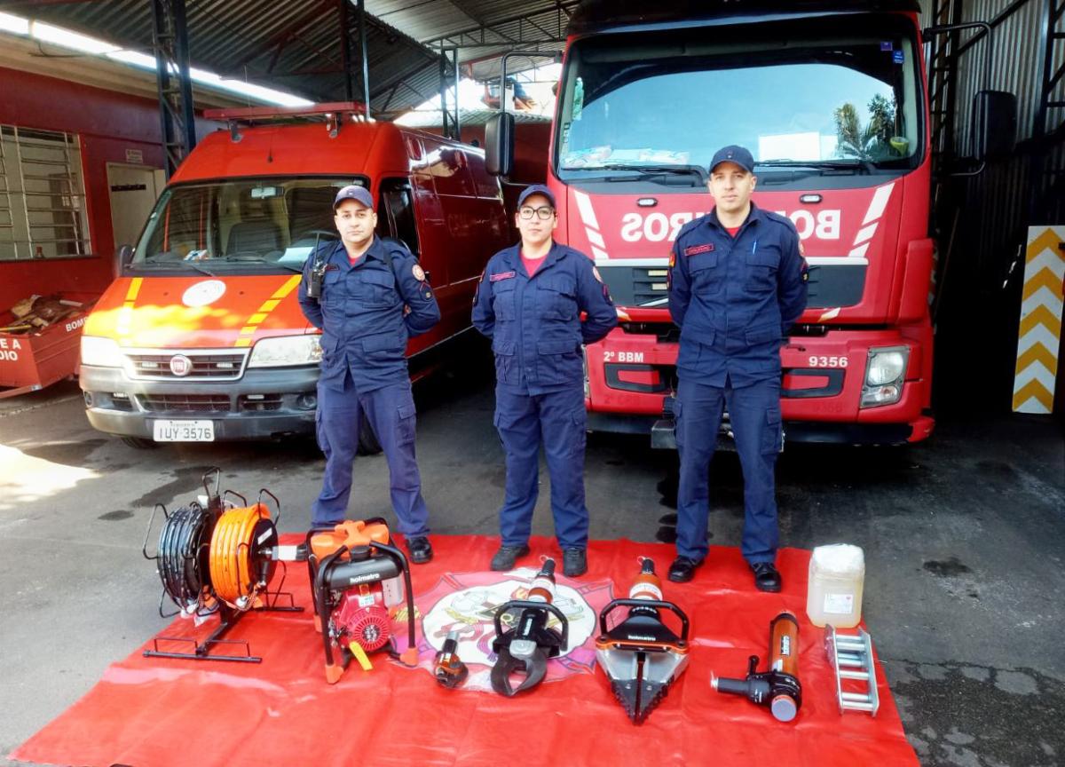 Soldados Erick, Andressa e Cavalheiro com os novos equipamentos 