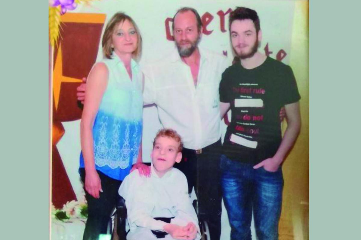 Família precisa de ajuda: Rosângela, Irineu, Everton e Damião Henrique