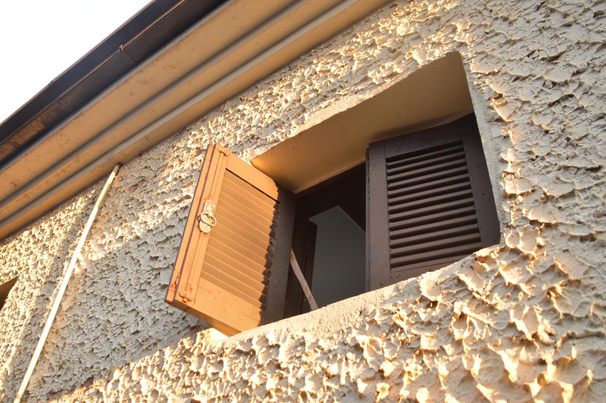 Na Av. São Miguel, acesso ao interior da casa ocorreu pela janela do banheiro