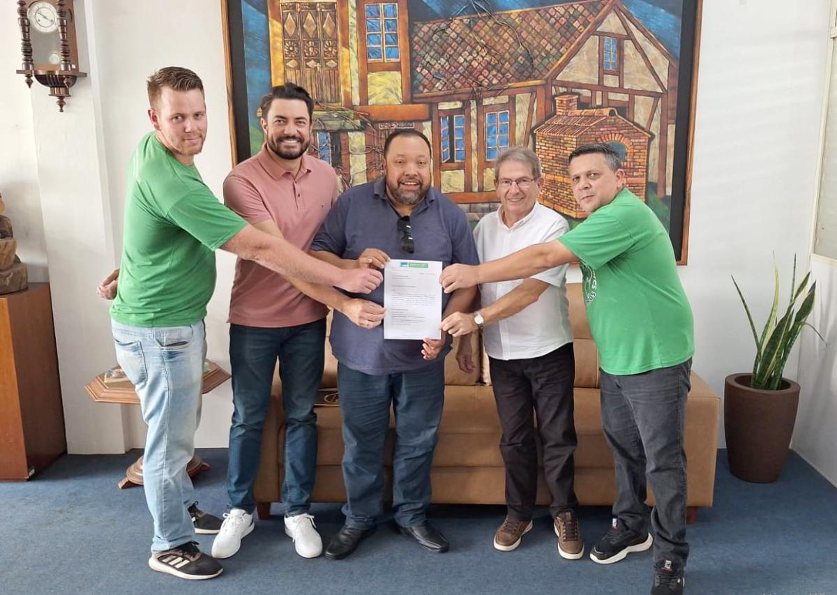 Djoni, Kelvin, Glayton, Juarez e Márcio (Foto: Divulgação / PMDI)