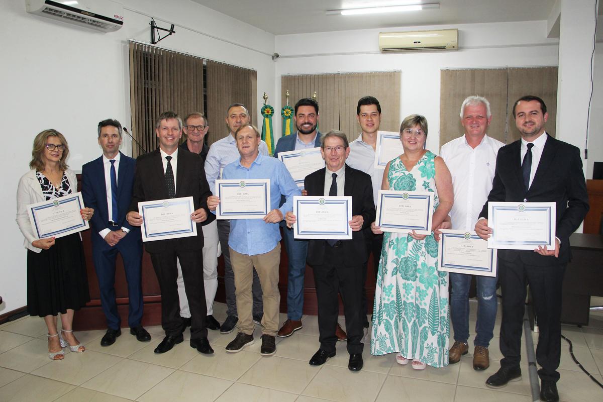 Solenidade ocorreu nesta quinta. Na foto, os eleitos de Dois Irmãos