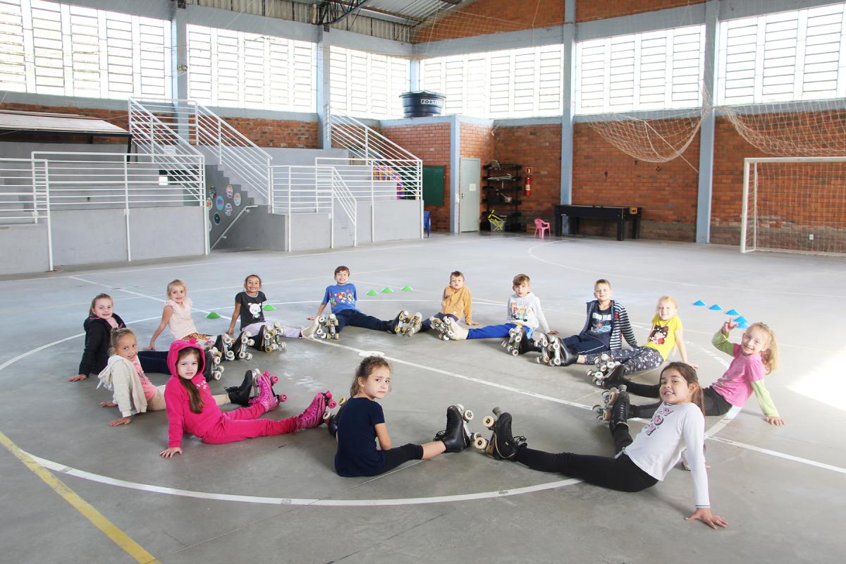 Escola oferta oficina de patinação para alunos do 1º ao 5º ano Escola oferta oficina de patinação para alunos do 1º ao 5º ano