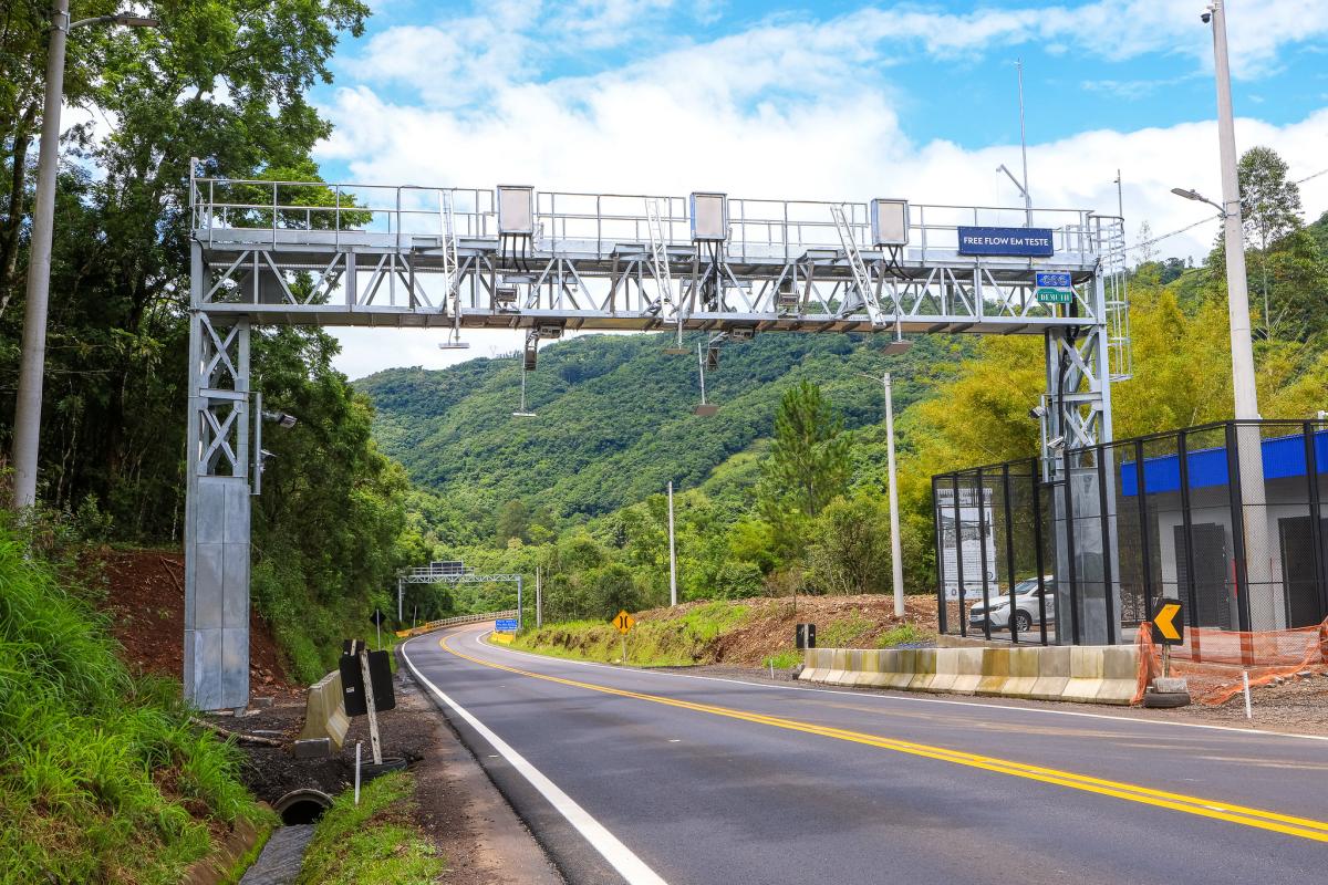 Motoristas terão 200 dias para pagar débitos; medida interrompe também a aplicação de novas cobranças por infração durante este período (Fonte: GZH / Foto: Gustavo Mansur/Secom)