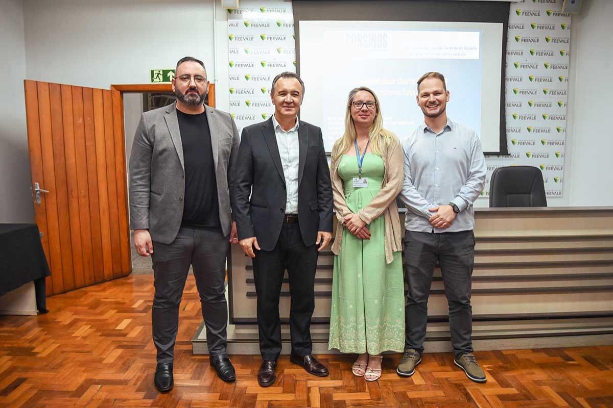 Saraiva, José Paulo, Denise e Mallmann (Fonte: Feevale / Foto: Andrieli Siqueira)