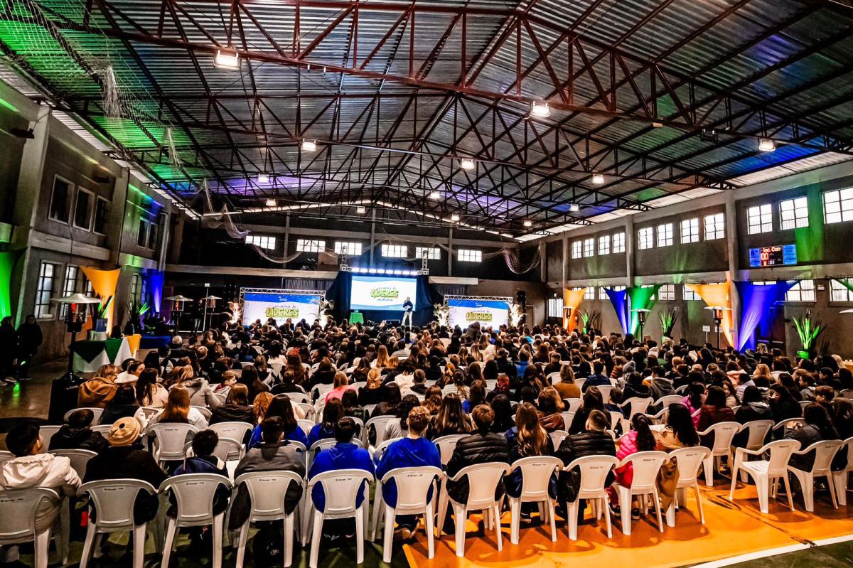 Sicredi Pioneira promoveu encontros com estudantes e educadores (Fonte: Assessoria de comunicação / Fotos: Divulgação)