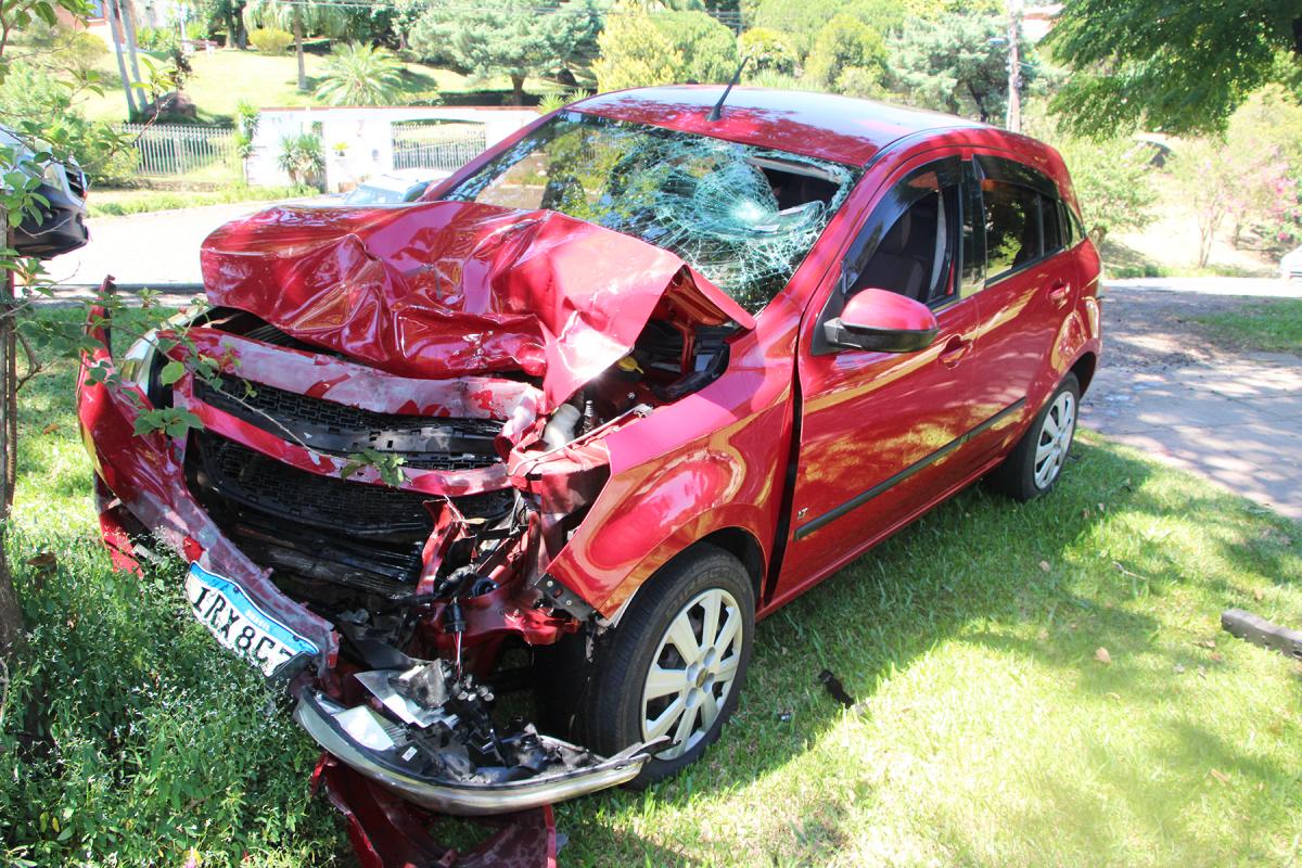 Colisão foi contra um carro