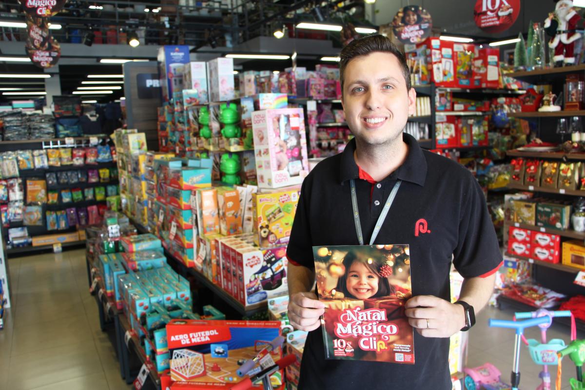 Bruno destaca as sugestões de presentes do encarte especial de Natal da Clip