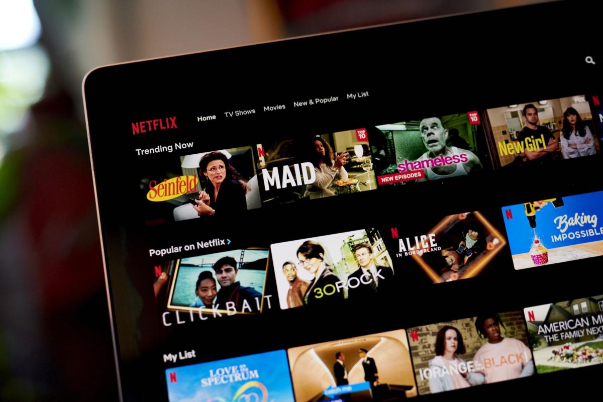 Netflix vai cobrar R$ 12,90 por compartilhamento de senhas no Brasil