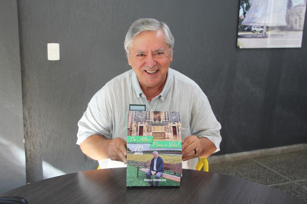 Pe. Paulo lançou a obra em dezembro do ano passado