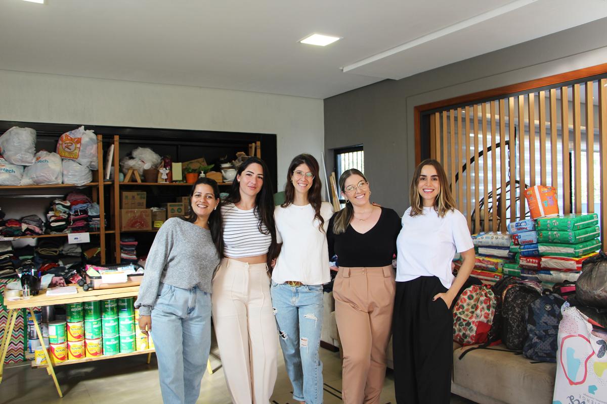 Paola Hermann, Paola Corrêa, Gabriela Gabriel, Janaína Lot e Camila Dapper fazem parte do grupo voluntário