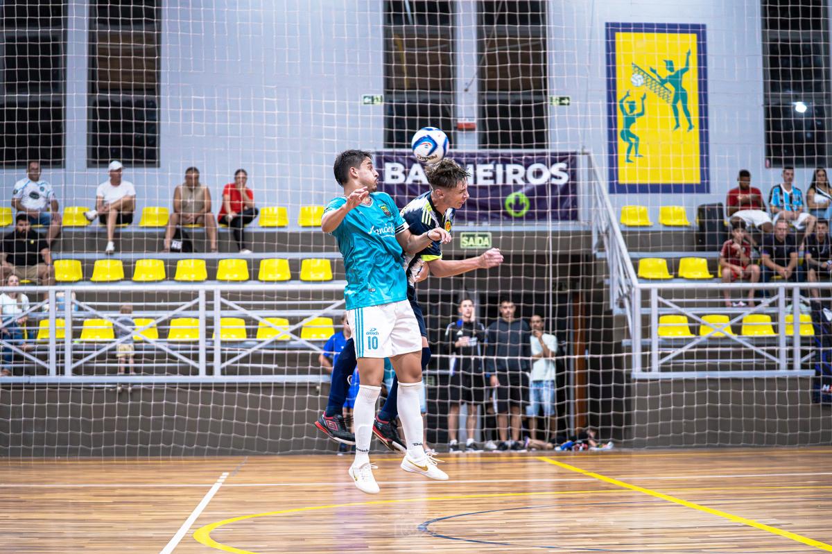 Jogos aconteceram no Ginásio Municipal (Fotos: @cawruckfoto / @alexjr.sports)