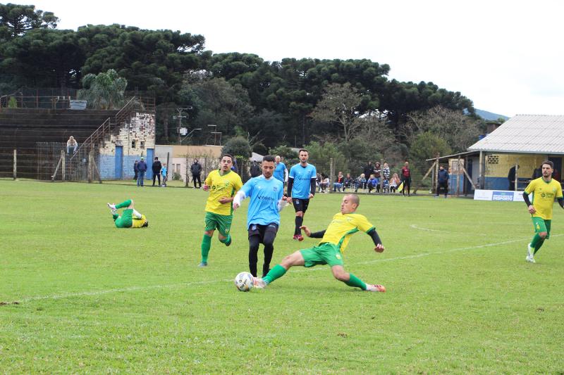 11 de Maio estreou com vitória de 2 a 0 diante do 69