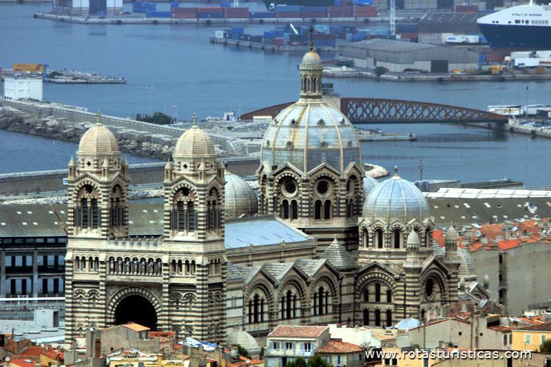 A Catedral de Marselha é tão imensa que é até chamada de “a maior”.