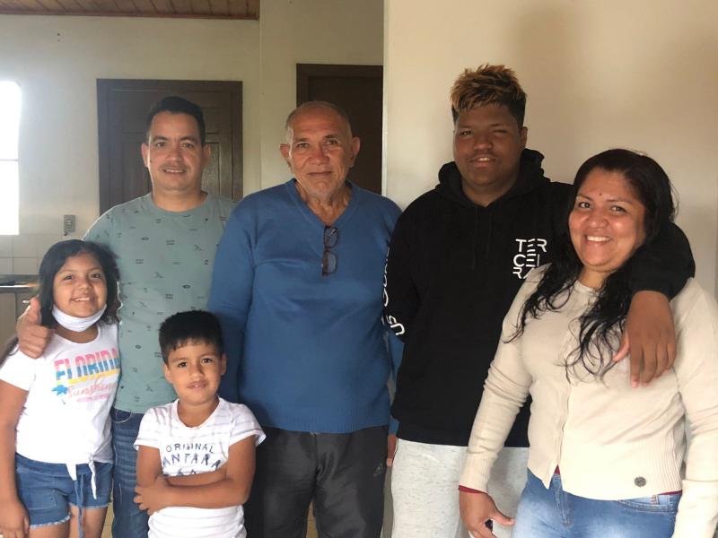 A história de uma das 97 famílias venezuelanas que vivem em Dois Irmãos