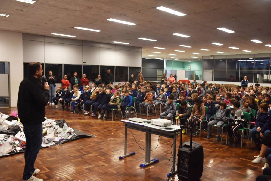 Abertura reuniu estudantes e autoridades