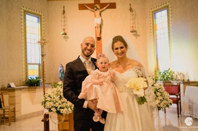 Alan Moller Sperb e Cristiane Schuh casaram no dia 29 de outubro. Na foto, com a filha Lauren (Foto: Ismael Steffen)