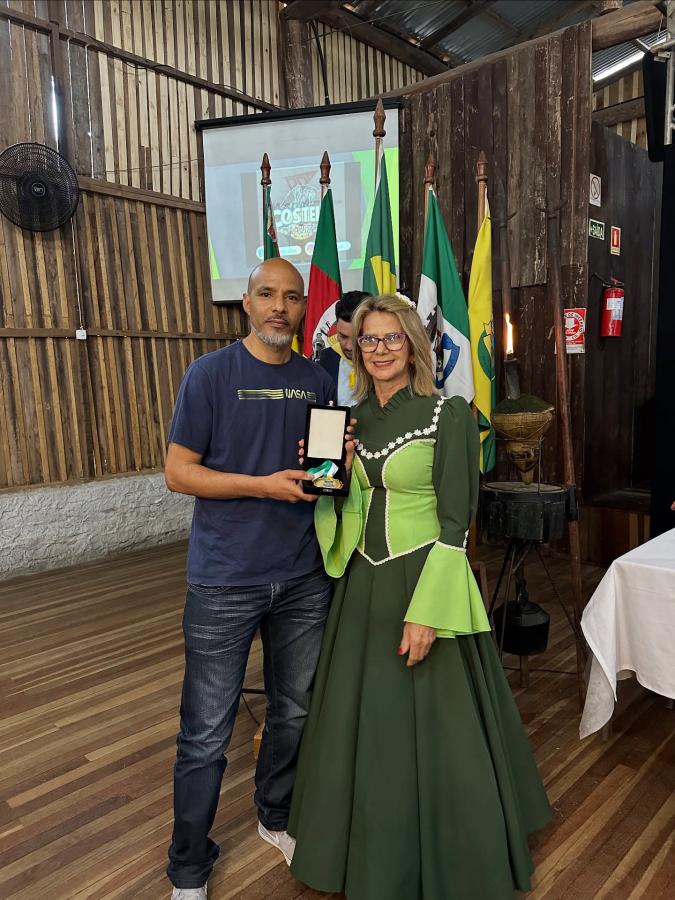 Alexandre do Prado Lopes com a vereadora Celina