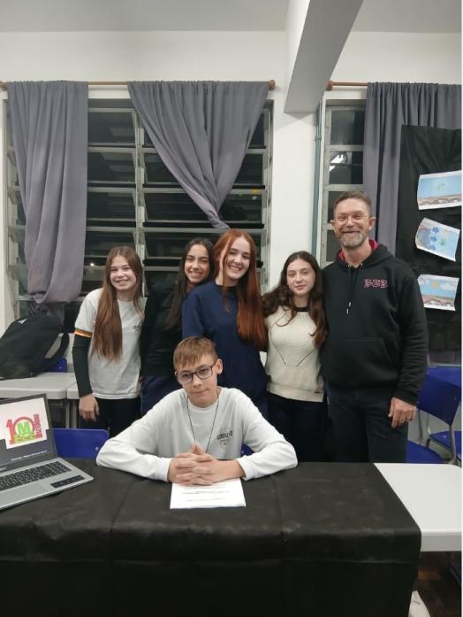 Alunos da turma 71 com o professor Moisés