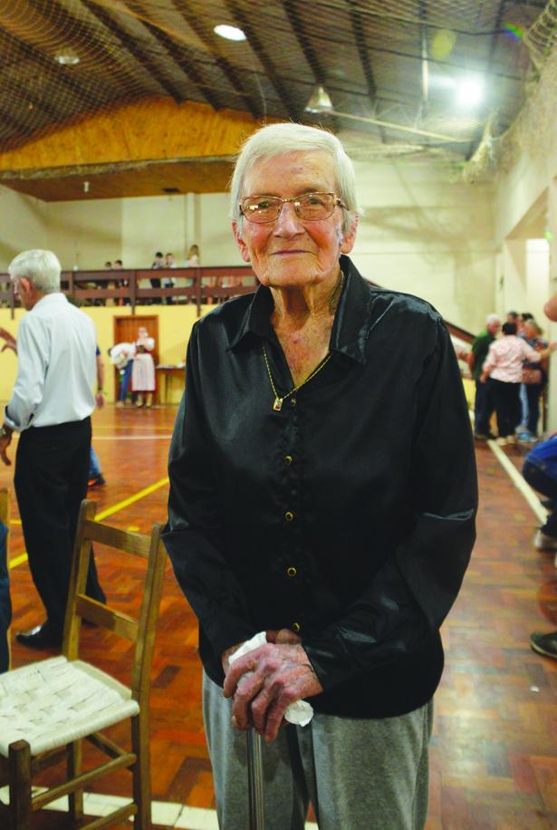 Aos 90 anos, dona Maria também prestigiou a Festa do Colono