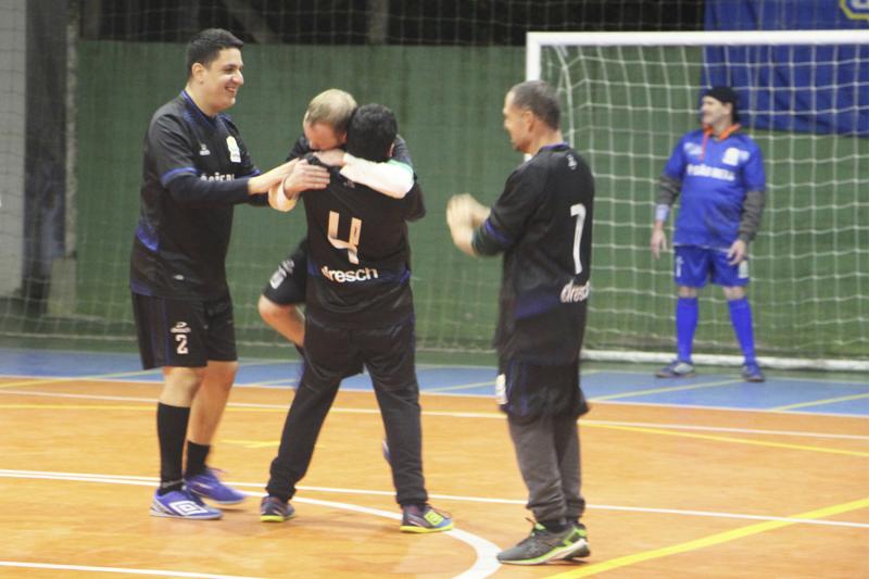 APAE de Dois Irmãos reinaugura quadra de esportes após reforma completa