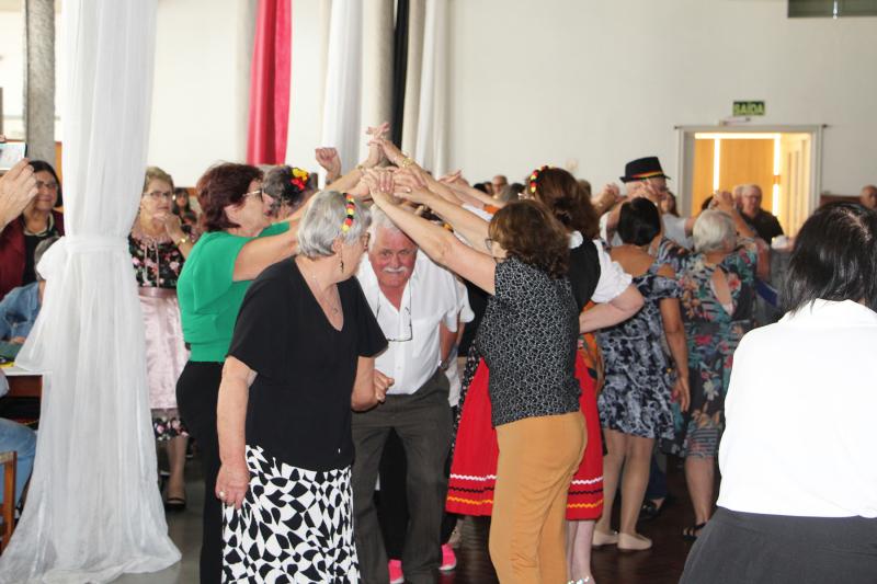 Tradicional polonaise abriu o evento