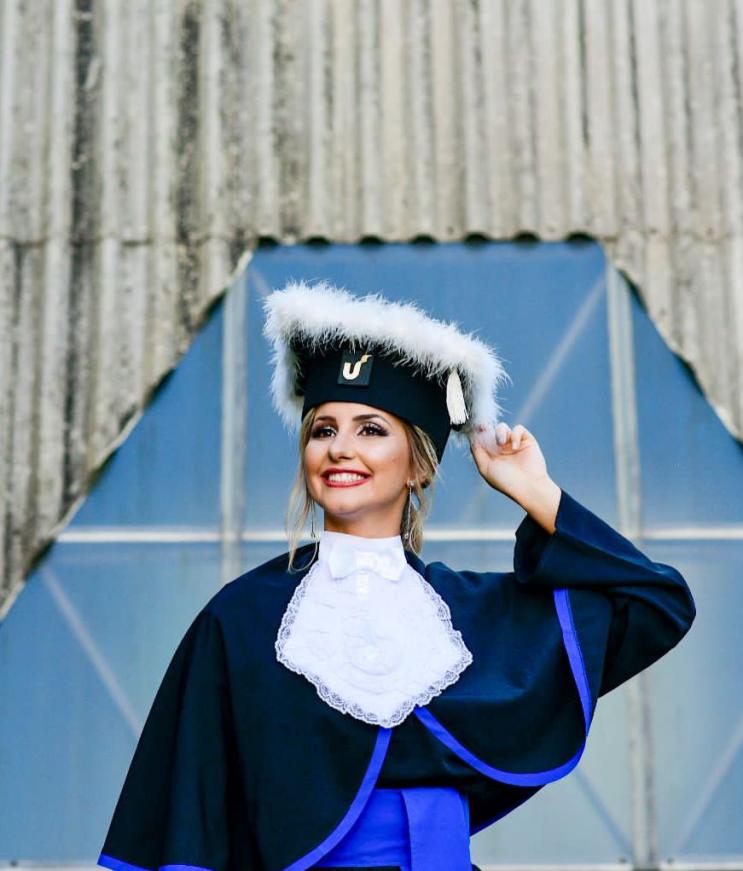 Bianca Taís Johann formou-se em Gestão Comercial pela Unisinos no dia 10 de março