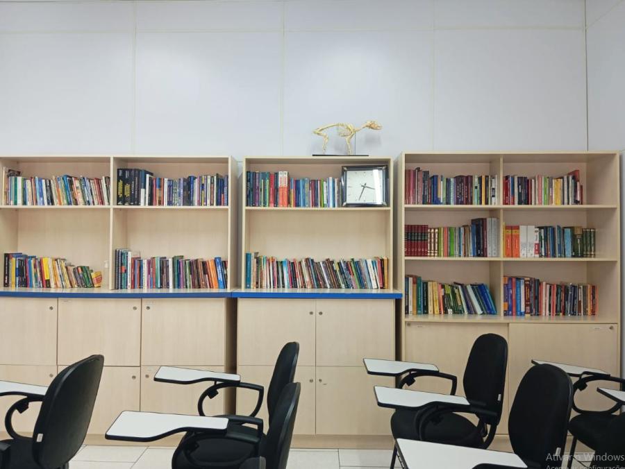 Biblioteca física para os estudantes