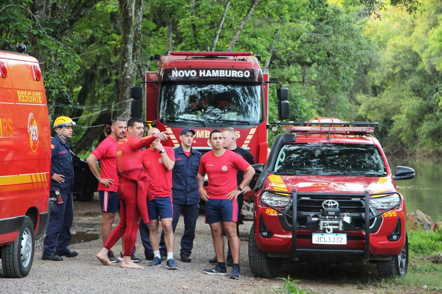 Bombeiros foram acionados por volta das 16h30