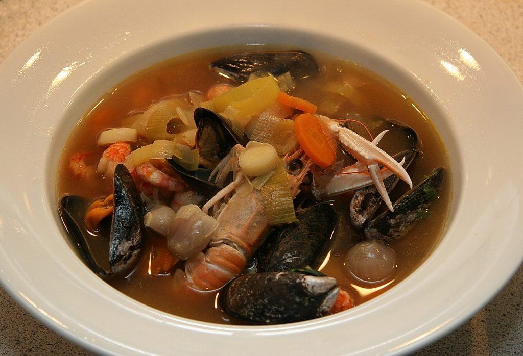 Bouillabaisse é um famoso prato típico da culinária francesa internacional e cuja origem é aqui em Marselha.