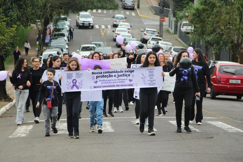 Caminhada pede JUSTIÇA e PROTEÇÃO ÀS CRIANÇAS em Dois Irmãos