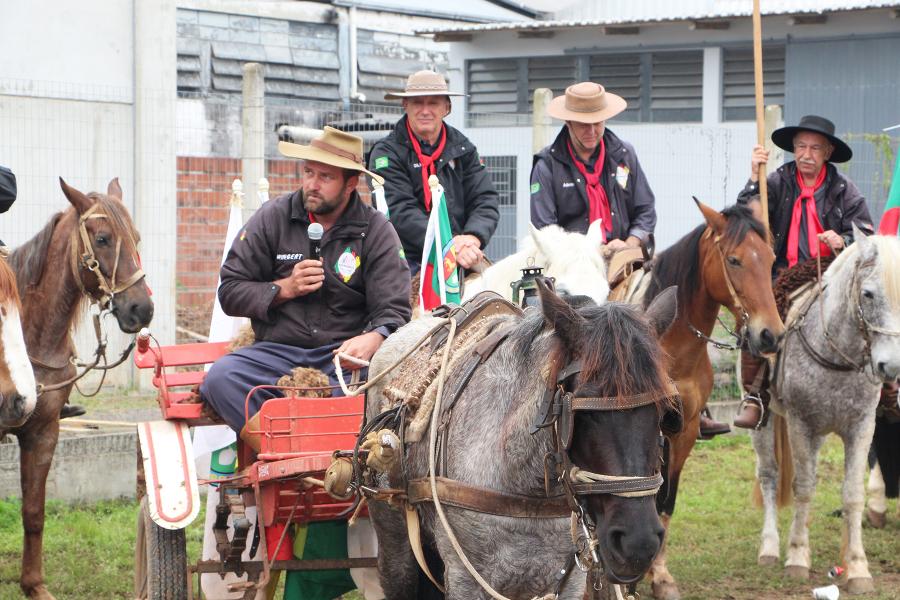 Capataz da cavalgada, Ismael Wingert, da ACTG Portal da Serra, agradeceu pelo apoio da prefeitura e companheirismo da Guarda de Honra