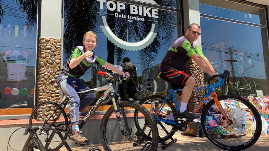 Claudir, de 10 anos, pedalou ao lado do pai, Dirceu. Eles são de Morro Reuter e fazem parte do grupo Brothers do Pedal, de Dois Irmãos