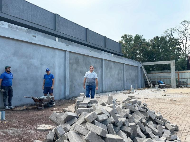 Cobertura da Praça Municipal começa a ganhar forma em Morro Reuter