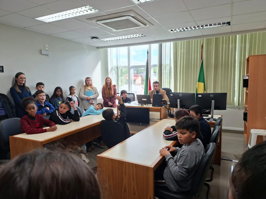 Com o juiz da Comarca, Miguel Carpi Nejar