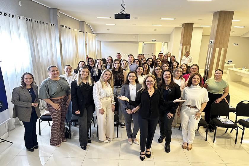 Comunicação é uma habilidade treinável, diz especialista em evento em Dois irmãos