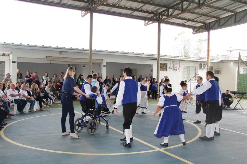 Apresentação de danças folclóricas foi uma das atrações