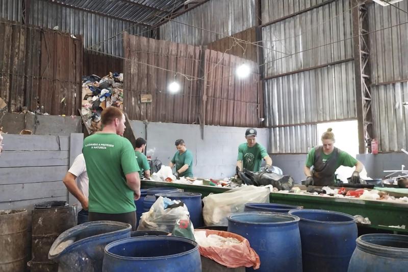 Cooperativa de Dois Irmãos recicla 160 toneladas de lixo por mês