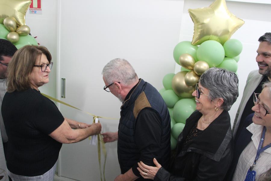 Corte da fita inaugural