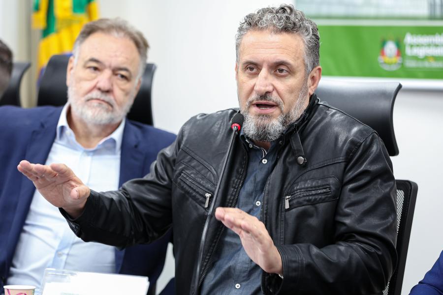 Deputado Issur Koch