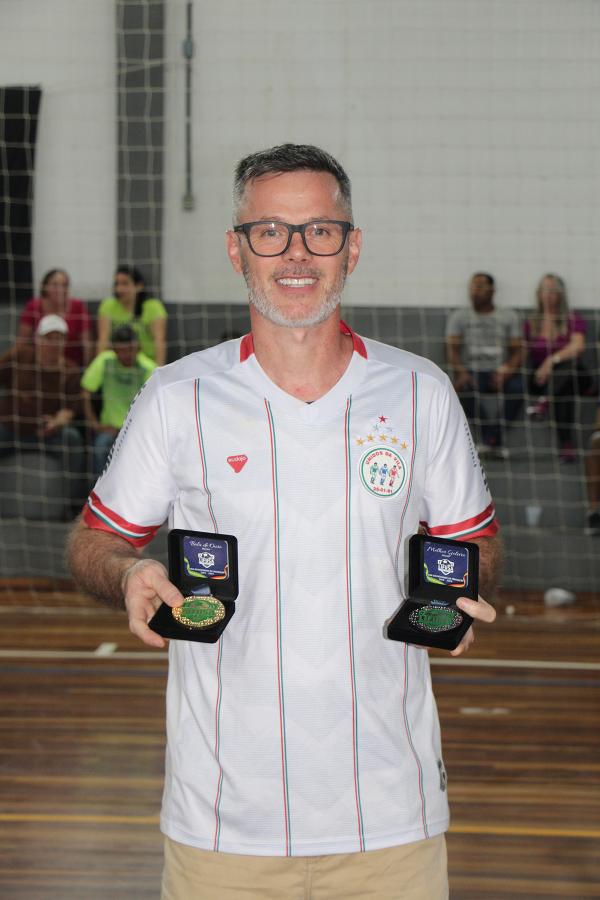 Dinho, do Unidos da Vila, levou as premiações de Goleiro Menos Vazado e Bola de Ouro